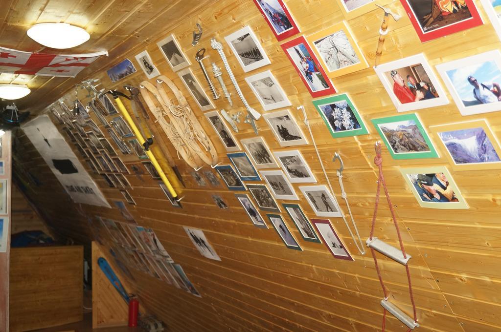 Snow House Hostel Gudauri Exterior photo