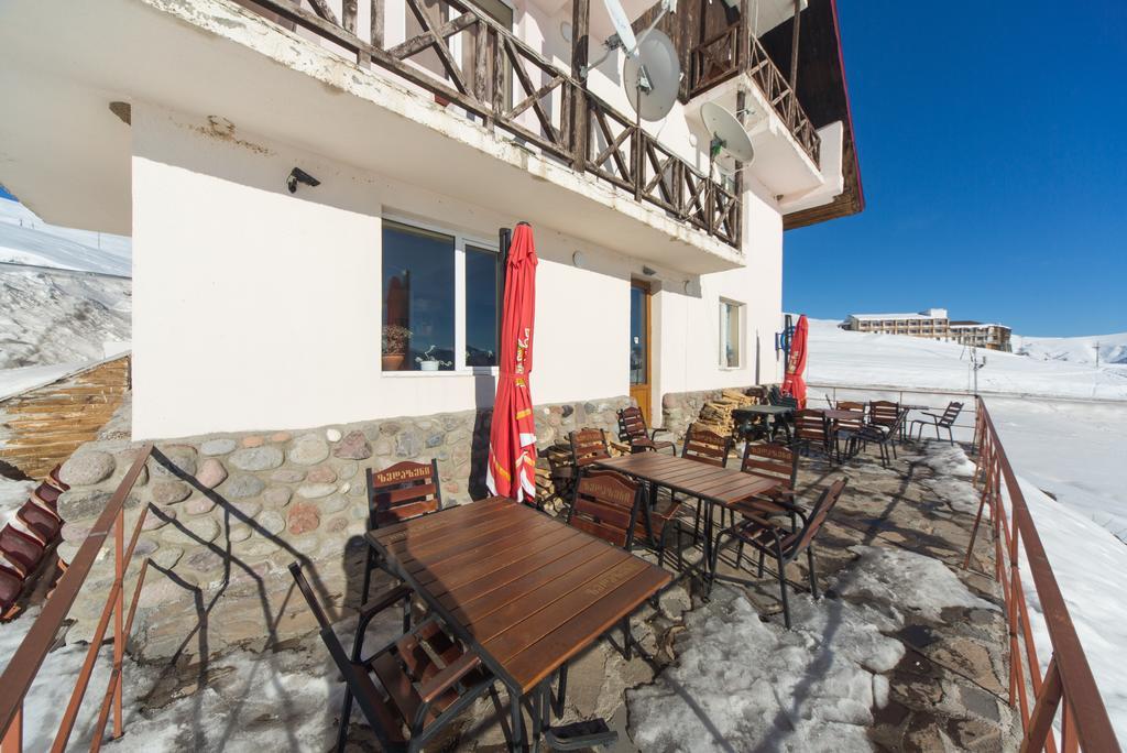 Snow House Hostel Gudauri Exterior photo
