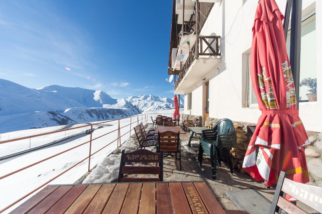 Snow House Hostel Gudauri Exterior photo
