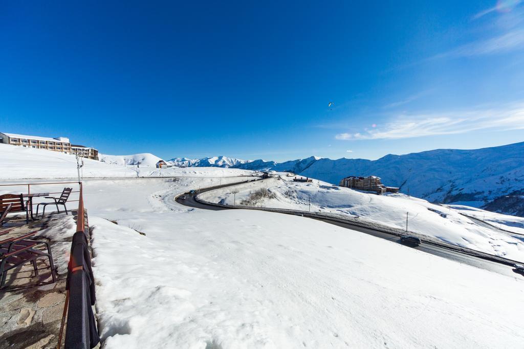 Snow House Hostel Gudauri Exterior photo
