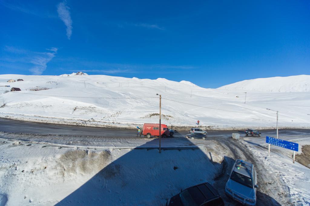 Snow House Hostel Gudauri Exterior photo