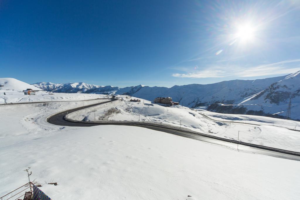 Snow House Hostel Gudauri Exterior photo