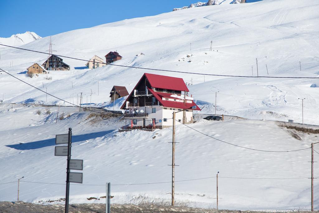 Snow House Hostel Gudauri Exterior photo