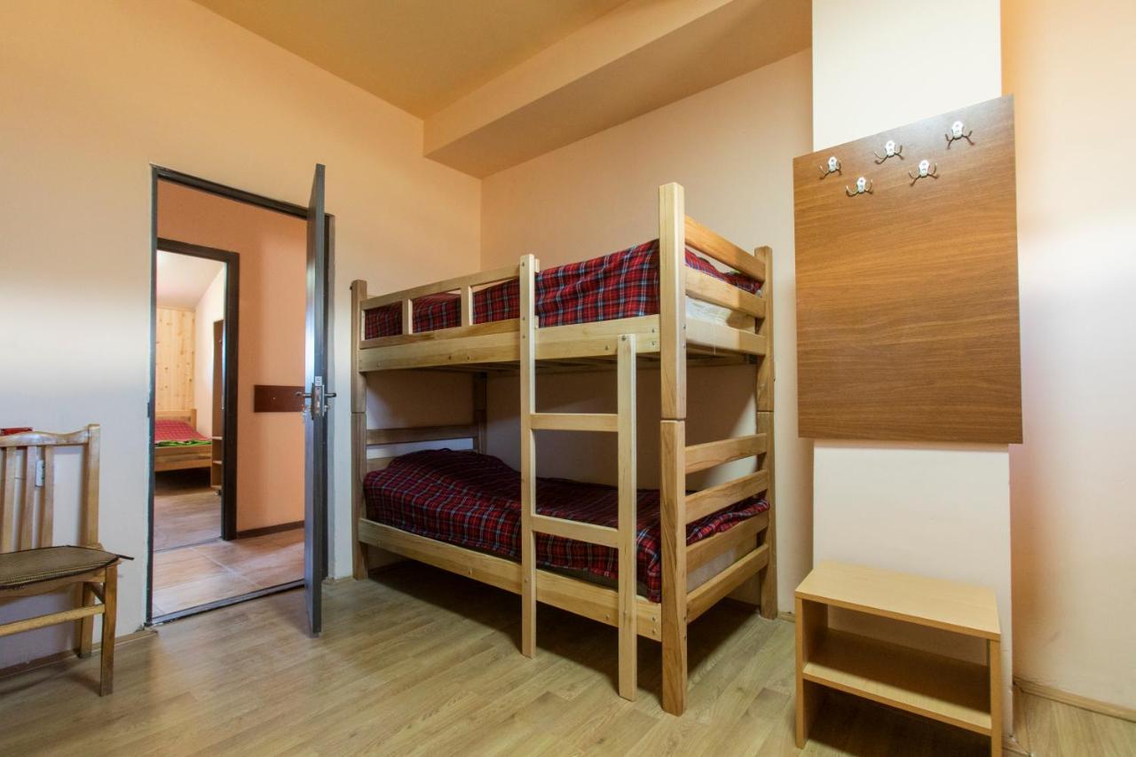Snow House Hostel Gudauri Exterior photo